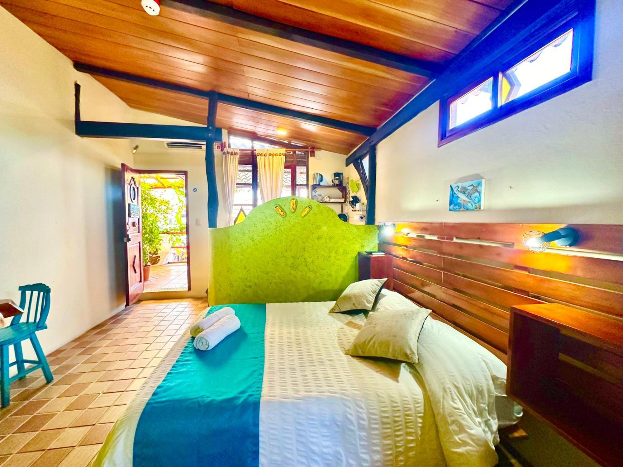 Casa Del Lago Lodging House Puerto Ayora  Exterior photo